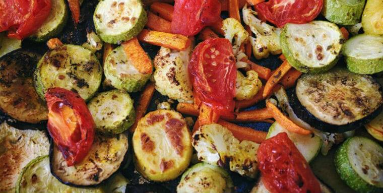 Как правильно запекать овощи в духовке