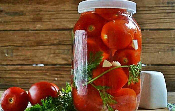 Как приготовить малосольные помидоры
