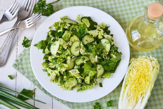 Этот салат порадует глаз всеми оттенками зеленого и раззадорит аппетит