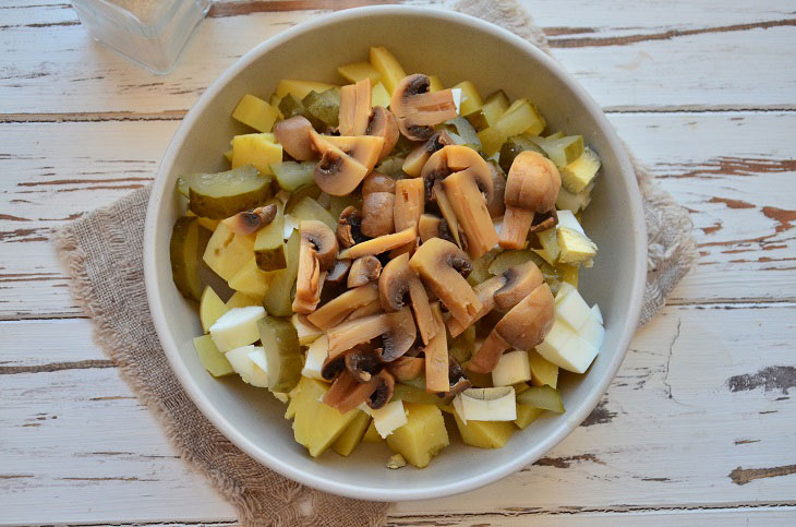 Салат из лесных грибов рецепт