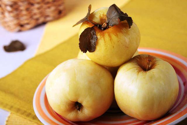 Как сделать мочёные яблоки на зиму